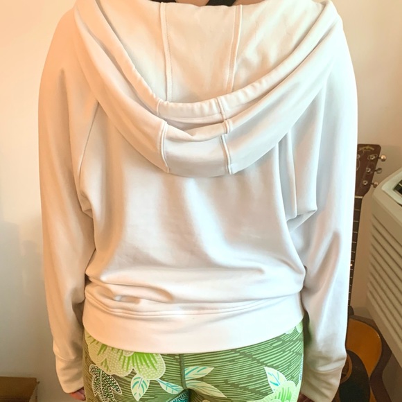 Like New Fabletics White Sweatshirt - Picture 2 of 4